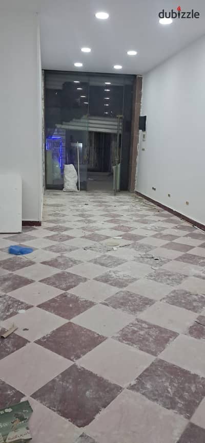 Shop in a very excellent location on a street width of 14 meters and the area of the shop is 40 meters, very close to the main street, Al-Hanoville
