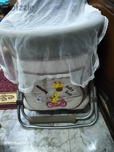 سرير اطفال هزاز وثابت