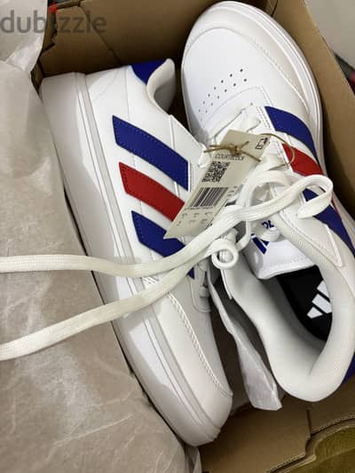 Original Adidas courtblock size 42.2/3