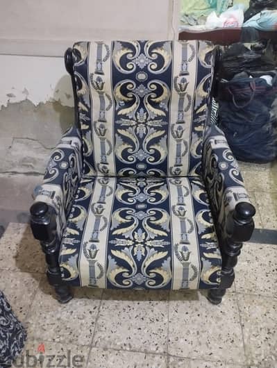 انتريه للبيع بحالة جيدة خشب محمل شغل قديم