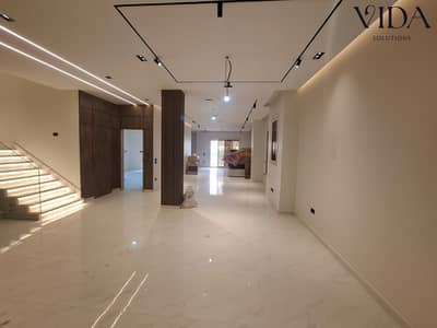 فيلا فاخرة بحمام سباحة وجاكوزي في جراند هايتس
