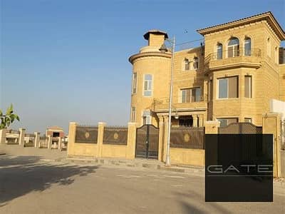 ريسيل_للبيع اقل سعر فيلا مستقله متشطبه باميز لوكيشن وفيو في كمباوند رويال سيتي