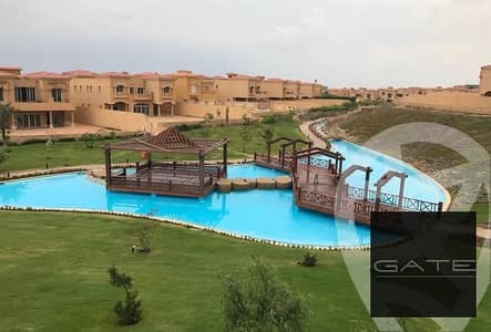 فيلا مستقلة فاخرة للبيع في كمبوند رويال ميدوز  واحدة من أكبر وأفخم الفيلات داخل الكمبوند فيو مباشر على أوسع لاند سكيب مع أعلى درجات الخصوصية جاهزة للس