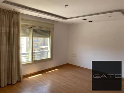 Apartment for sale in New Giza Compound—fully serviced, move-in ready, and featuring ultra-super-lux finishes and air conditioning.