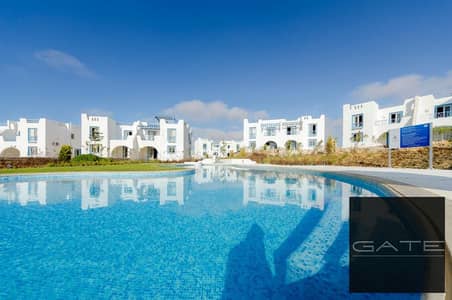 Middle townhouse for sale in Mountain View north coast, Fifth Terrace, in a prime location with an open view of the landscape and sea view