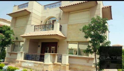 A palace in Royal City compound, in a prime location. The land area is 1400 square meters, and the buildings are situated on a large square