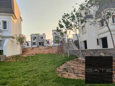Townhouse for sale with the lowest down payment and installments, corner resale in Mountain View Chillout Park compound - Prime Location