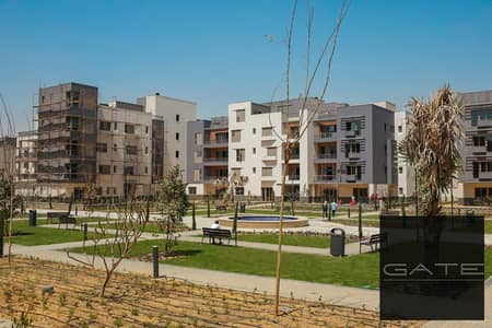 فرصة ريسيل مميزة | تاون هاوس ميدل للبيع في ديستركت 5  موقع فريد يطل مباشرة على الكلوب هاوس