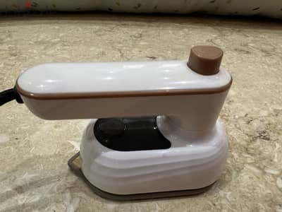 Portable small iron
