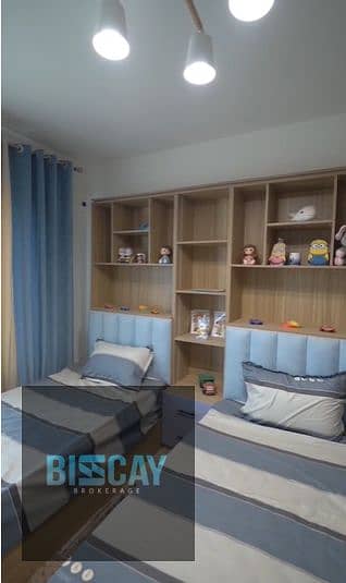 شقة استلام فوري بالتشطيب في اقوي واميز لوكيشن في العاصمه 3 غرف بمقدم يبدا من 10% واقساط تصل لحد 10 سنوات