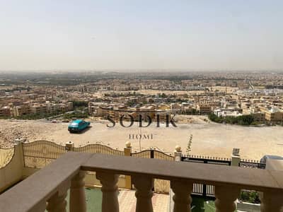 شقة على تبة الحي الاول ڤيو تحفة في لوكيشن مميز وتفاصيل تشطيب ممتازة مناسبة جدًا للسكن او الاستثمار