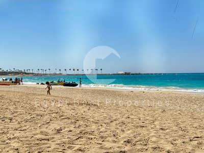شاليه للبيع، غرفة نوم، تشطيب كامل، جاهز للسكن، موقع مميز بإطلالة على البحيرة والبحر، يشمل موقف سيارات تحت الأرض