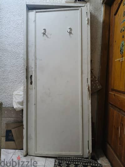 باب بحلق بحالة جيدة