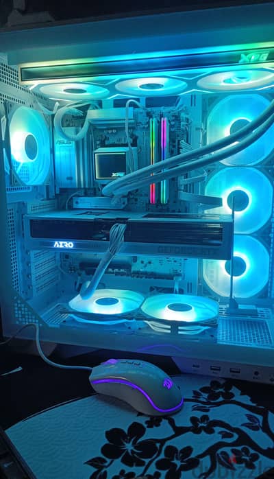 Gaming PC RTX 5070 Aero White | Ryzen 7 8700F | استخدام 3 أيام