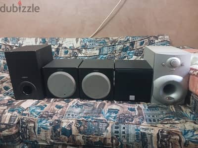 مجموعه سماعات كريتيف للبيع بسعر مغري بي المعادي