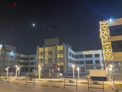 محل للبيع داخل مول خدمي علي شارع رئيسي بجوار الجامعه الروسيه