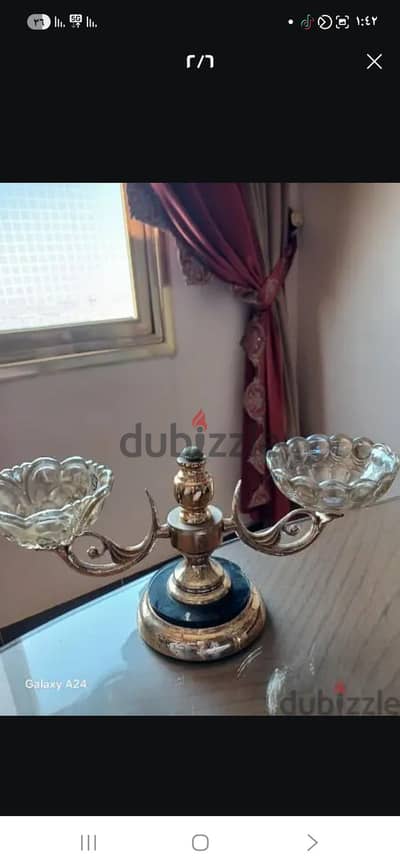 شمعدان وطبق فواكه
