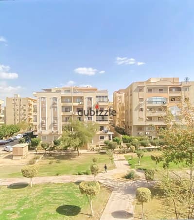 شقة للايجار بالمطبخ في حي 3/4 - التجمع الخامس ، امام مول اربيلا بلازا ، فيو جاردن ، متاح اسانسير ، عددات كاملة كهرباء وغاز ونت ارضي