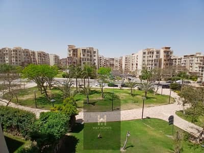 للبيع فى مدينتى شقة نموذج 300  مساحة 175 م فيو جاردن و شارع بجوار الخدمات