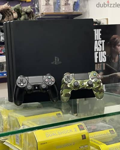 بلستيشن 4برو سوفت عالي 1تيرا  يوجد به لعبه Redemption 2  وGod of worle
