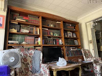مكتبة كتب  خشبية  قيمة في مدينة نصر  بحالة فوق الممتازة