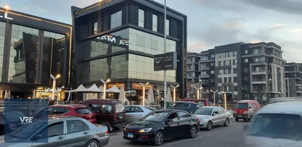 محل للبيع متأجر فى اشهر واكبر مول فى الشروق امام نادى جرين هيلز وبجوار كمبوند دار مصر استلام فورى تقسيط