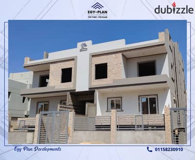 Penthouse Apartment 220m - 4 Rooms in Villas of District 9 from the Owner