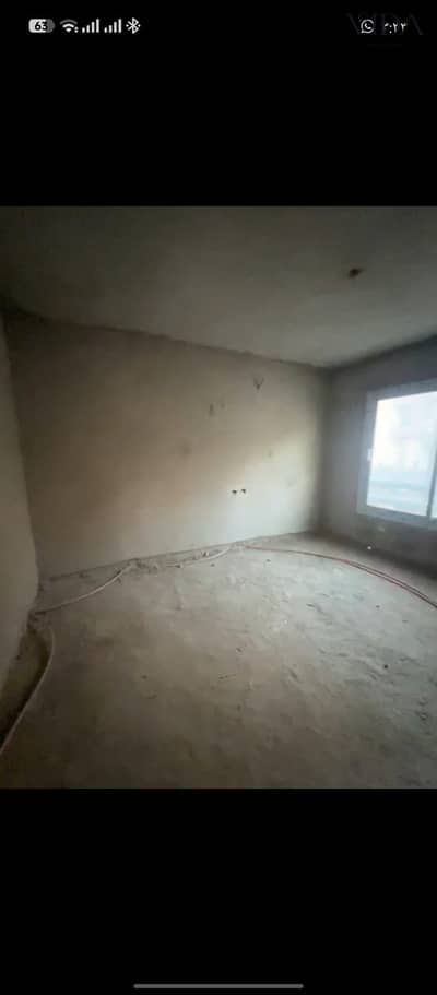 للبيع دوبلكس نصف تشطيب كومباوند بروميناد