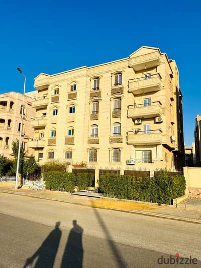 Apartment for rent in Gardenia Heights 2, open view, double face building, close to Mohamed Naguib axis, modern chic facade, immediate delivery