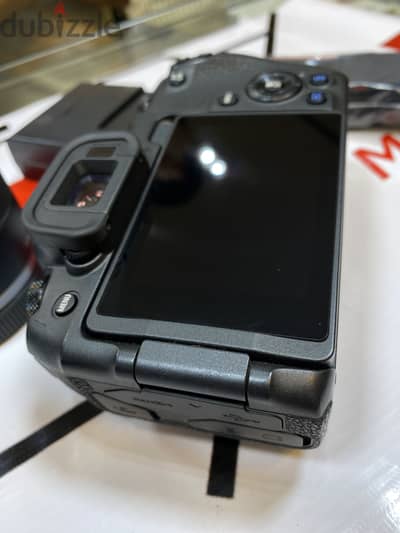  للبيع بودي كانون Canon RP بحالة ممتازة جدًا – زي الجديدة 