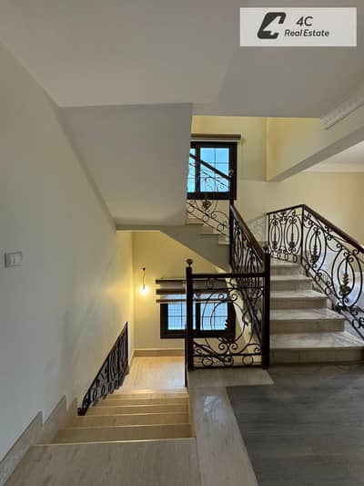 Luxury villa for immediate occupancy, resale in Hyde Park next to Mivida - open view, ready to move in with a distinctive layout, ready for viewing