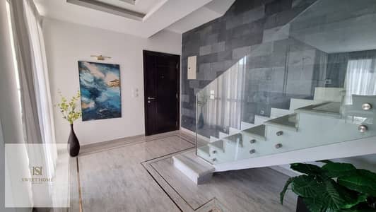 دوبلكس بروف للإيجار مفروش بالكامل في Eastown بسعر لقطه