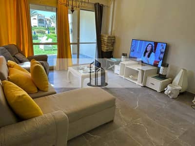 شاليه للبيع بالفرش فيو بحر و حمام سباحه فى La Vista Gardens العين السخنه من المالك