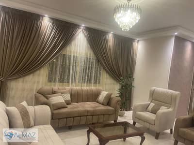 شقة مفروشة 180 متر للايجار في البنفسج عمارات في التجمع الاول يحده شارع التسعين الشمالي والمحاور الرئيسية
