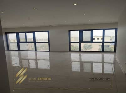 فرصة مميزة للسكن داخل أحد أرقى كمبوندات القاهرة الجديدة، حيث الهدوء والمساحات الخضراء والخدمات المتكاملة.