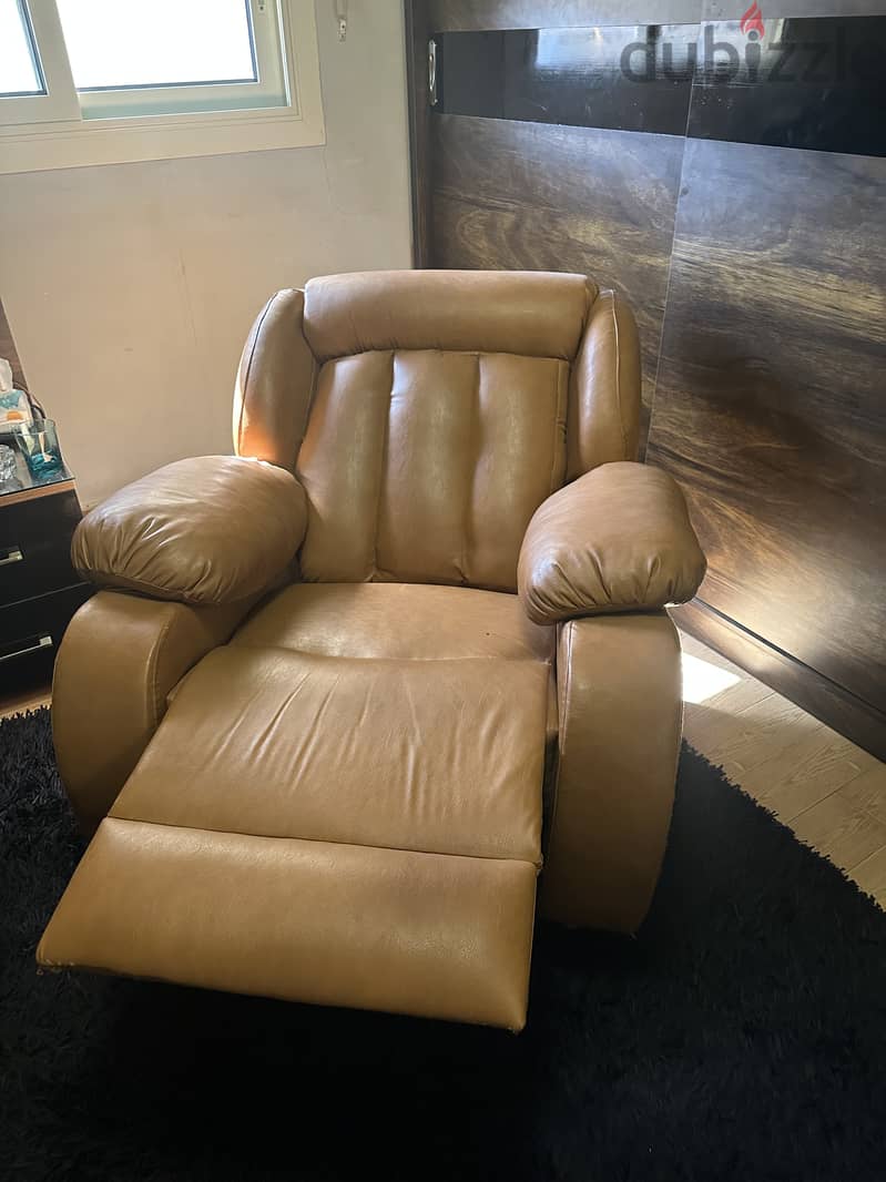 Brown learher lazyboy 4