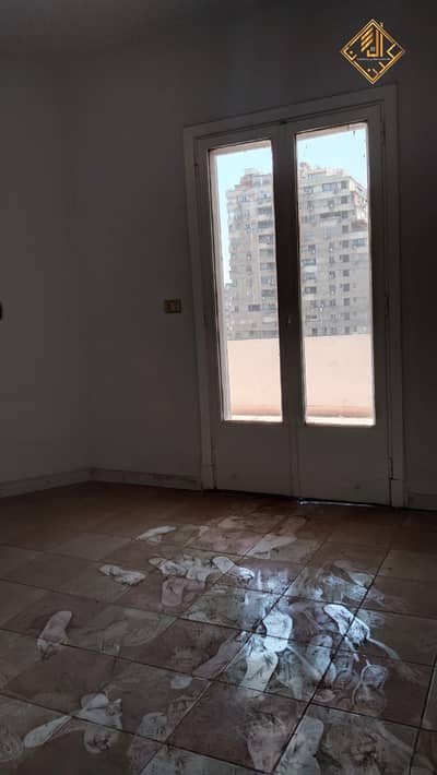 شقه للبيع بإطلالة مفتوحة على ميدان المساحة – بأحد أفضل مواقع الدقي _ بسعر مغرى