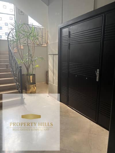 Last townhouse villa for sale 424 m with a private garden and 300 m roof terrace 4 bedrooms direct view of the landscape and lake Last unit in prime