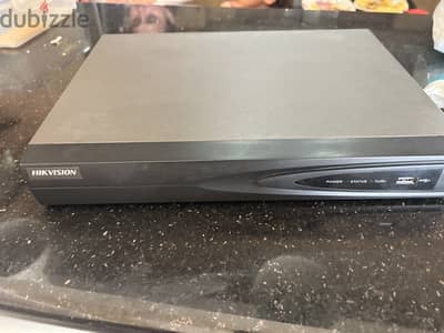 Nvr  used ds-7608ni q1