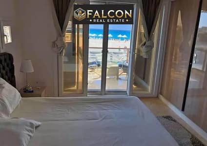 شاليه بيطل على البحر بتشطيب كامل بالتكيفات للبيع تقسيط في برايم لوكيشن بقلب الساحل الشمالي بجوار Swan lake لافيستا دقايق من Almaza bay