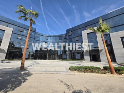 محل للإيجار في Cairo Business Park بالتجمع الخامس بموقع مميز وتشطيب شركة
