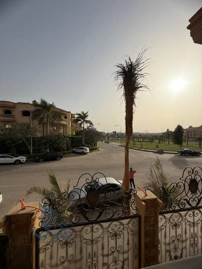 شقة فاخرة للبيع في ارقي مناطق اكتوبر  غرب سوميد – منطقة الفيلات – مجاورة 14