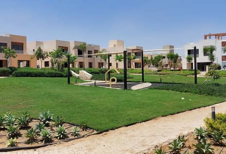 Townhouse with Kitchen and AC for rent at Owest(WHYT)near of palm hills , new giza ,palm parks elshikh zayed and waslt dahshour