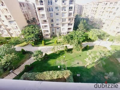 للبيع شقه في مدينتي 265متر B2 فيو جاردن خطوات للنادي والخدمات