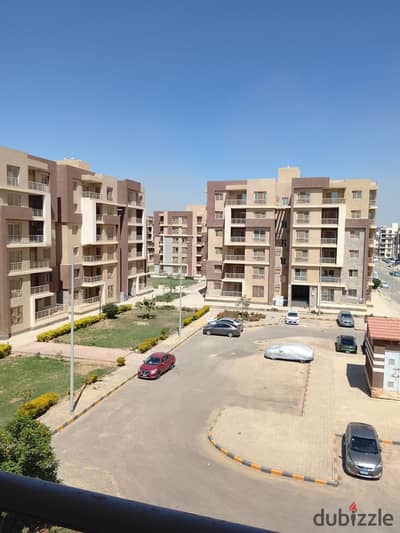 للبيع شقه في كومبوند جنه مصر القاهره الجديده اخر شارع الجامعه الامريكيه ودقيق للتسعين الجنوبي وامام كومبوند الهايد بارك مساحه 130م بفيو مفتوح