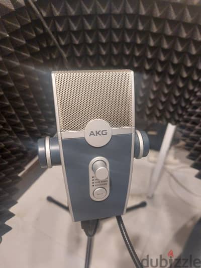 ميكروفون Akg استغمال شهر واحد فقط
