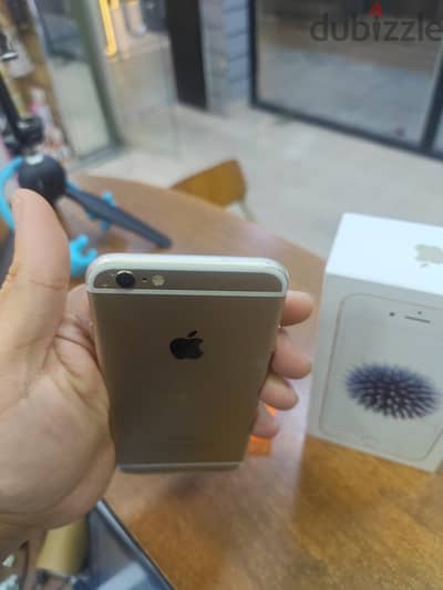 ايفون 6 مساحه 32 يحتاج شاشه. بسعر نهائي 1800ج بكرتونه