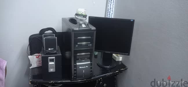 كمبيوتر سامسونج ب السماعات والكيسة سوني وكاميرا ولوحة مفاتيح