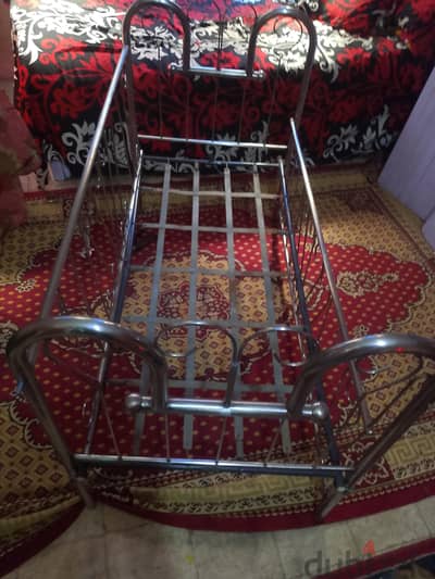 سرير اطفال استلس