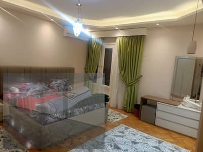 شقة للبيع فى المهندسين شارع  البطل احمد عبد العزيز 220 متر